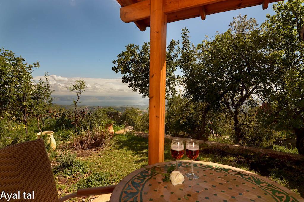 Rose Garden - Gan Vradim Villa Amirim Room photo