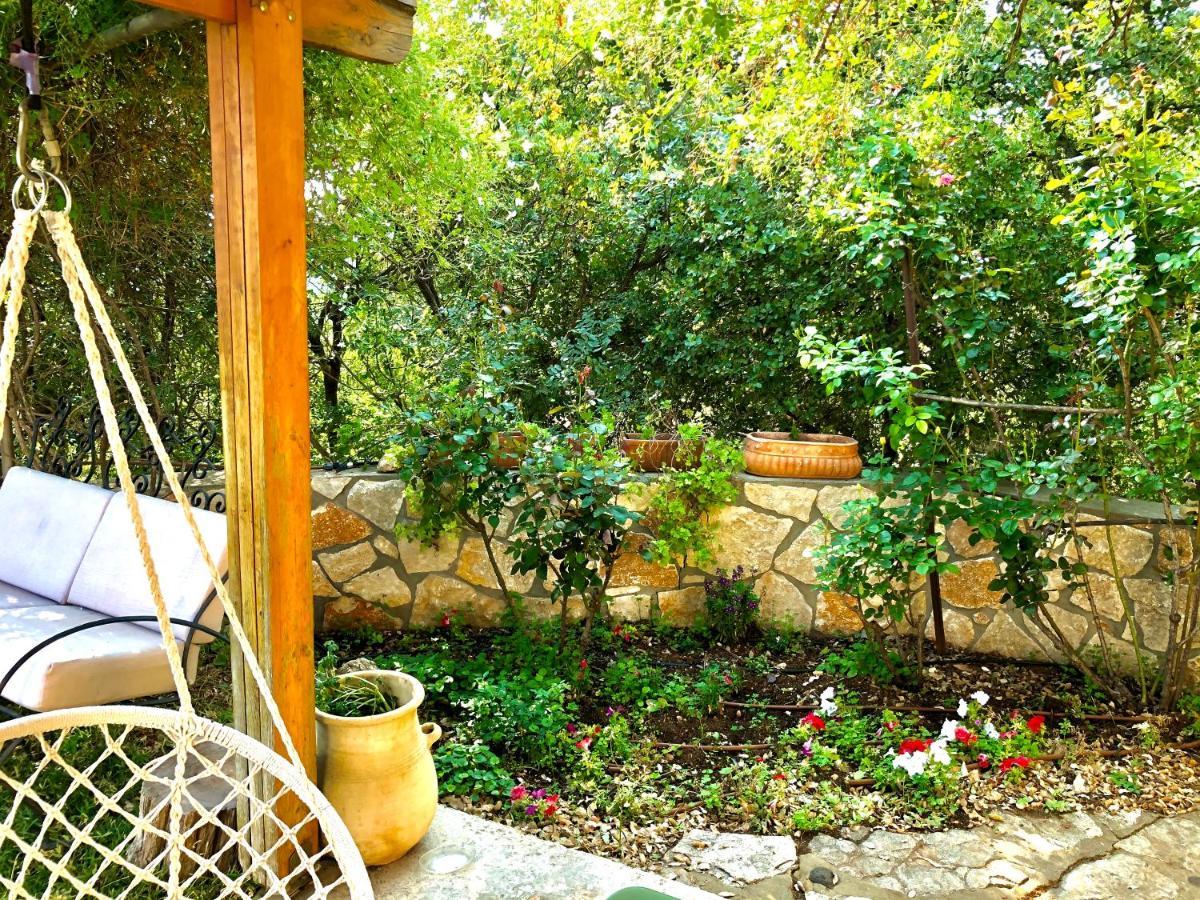 Rose Garden - Gan Vradim Villa Amirim Exterior photo